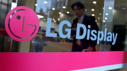 LG'den 2 Katlanabilir Telefon için Patent!